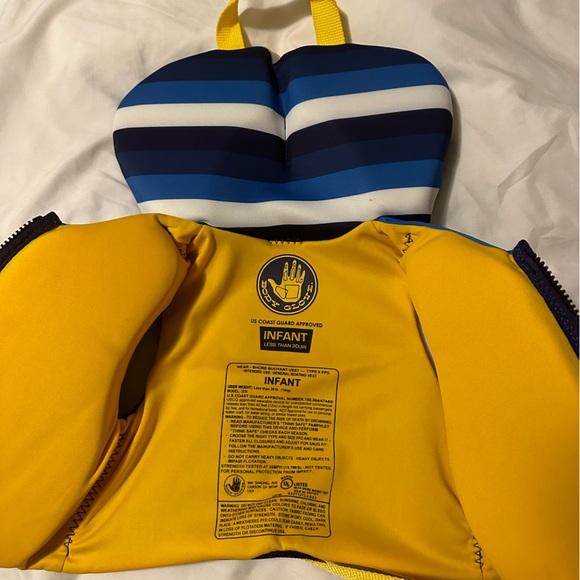Infant (Up to 30lbs) life vest - Picture 2 of 2